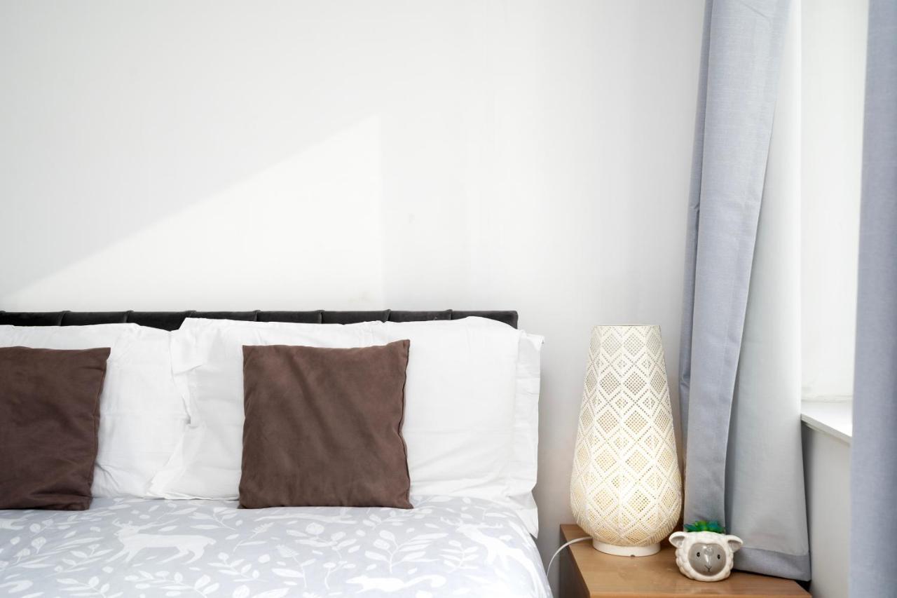 Апартаменты Cosy Flat Right Opp Tube Station Лондон Экстерьер фото